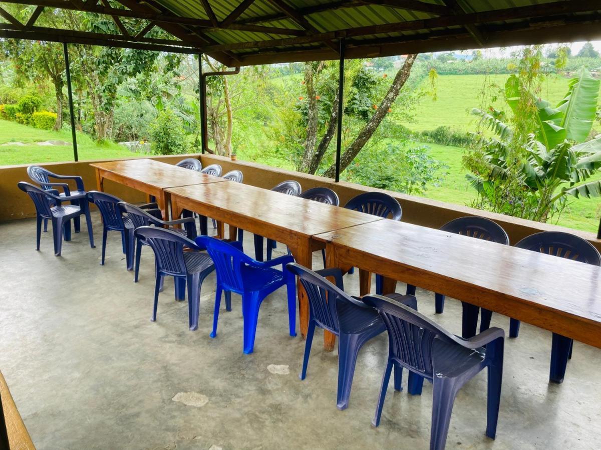 Yes Hostel Fort Portal Exterior foto